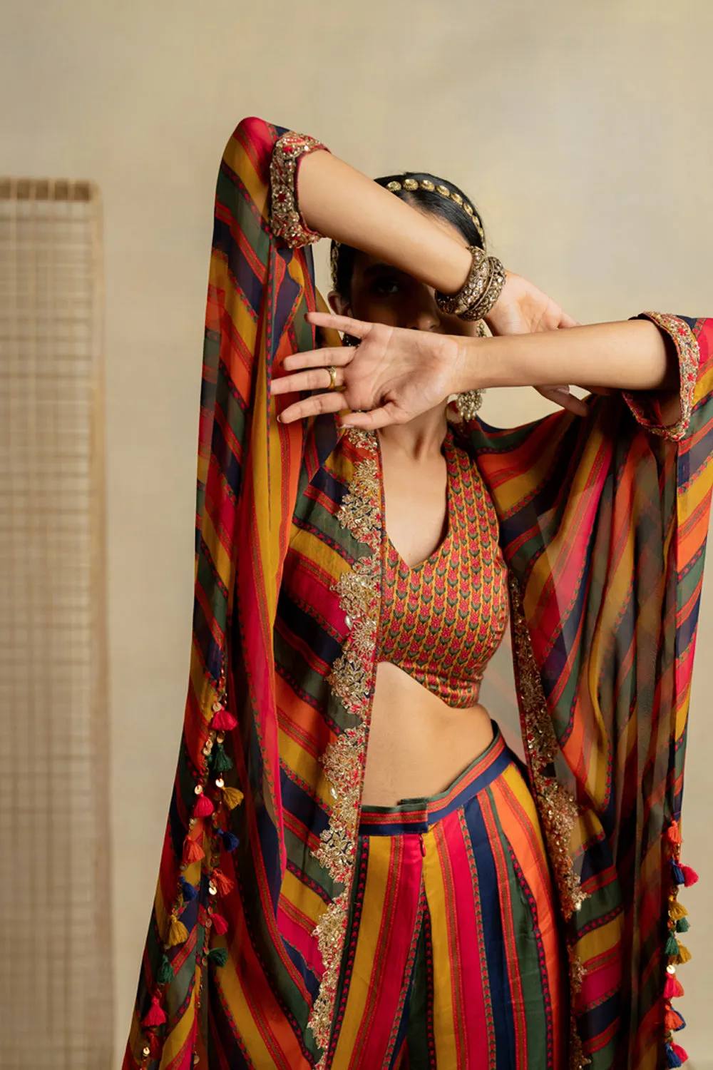 Baghdhari Cape With Crop And Pants