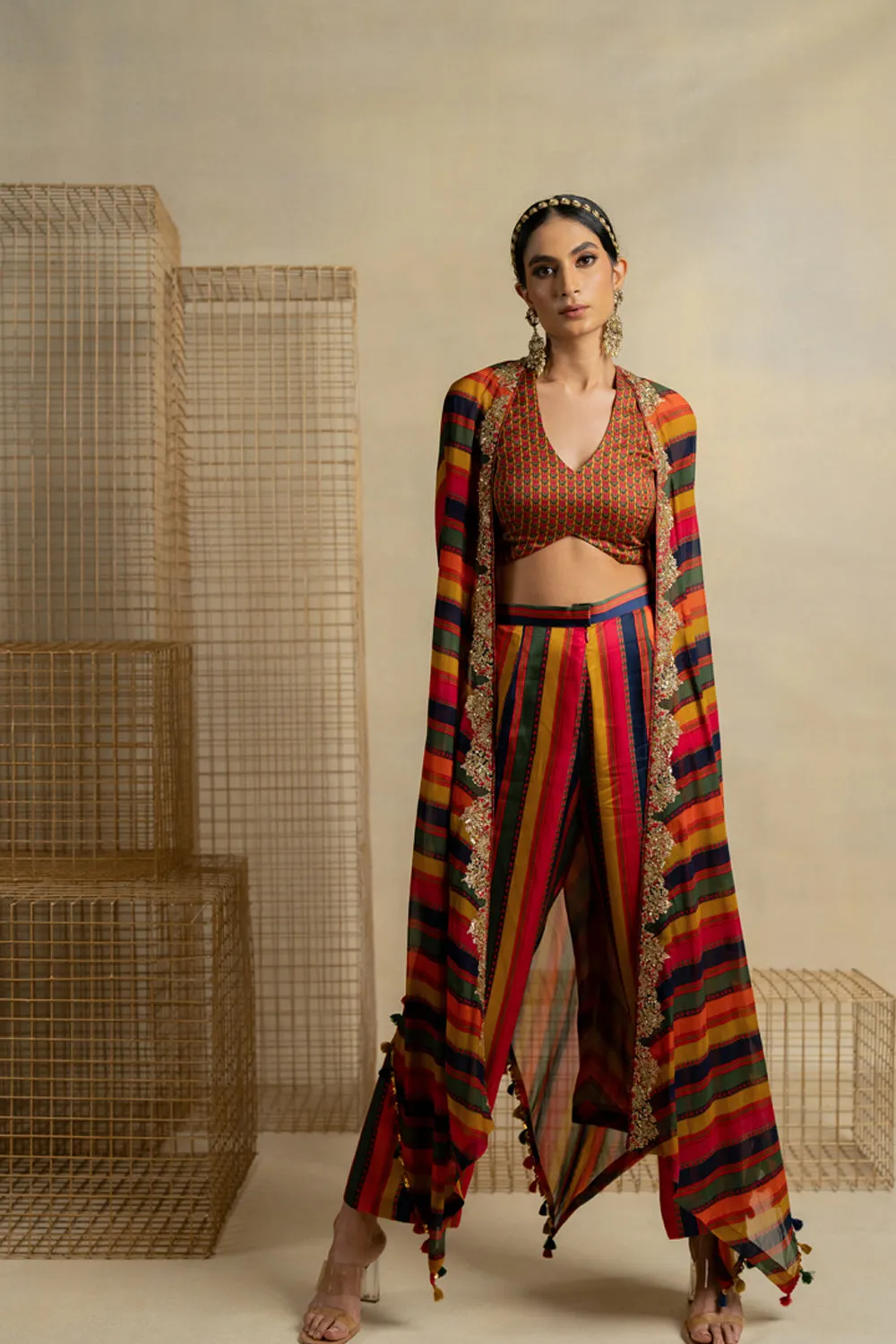 Baghdhari Cape With Crop And Pants