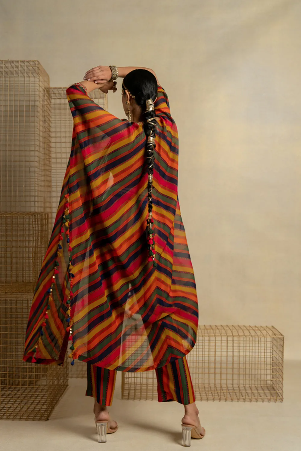 Baghdhari Cape With Crop And Pants