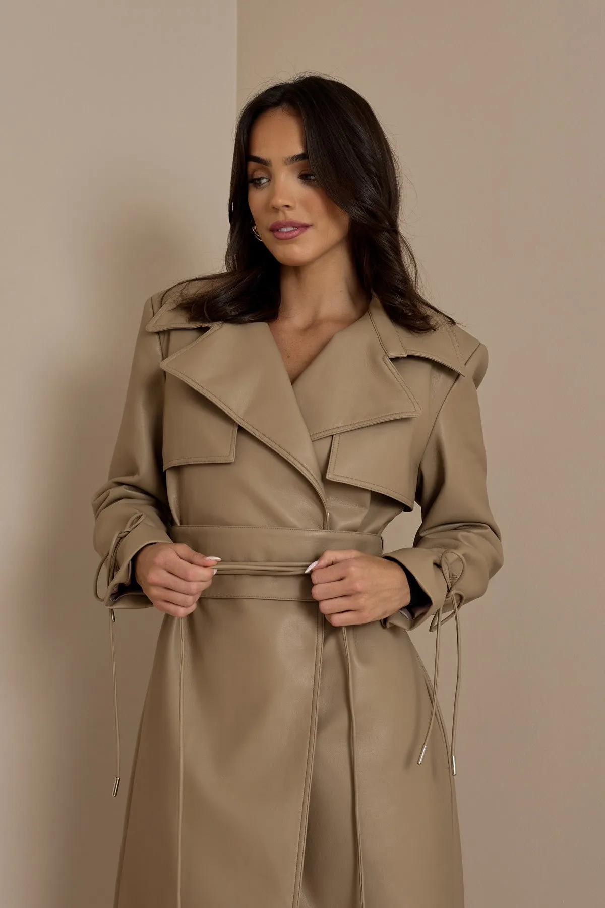 FC SLOANE TRENCH COAT IN CARAMEL