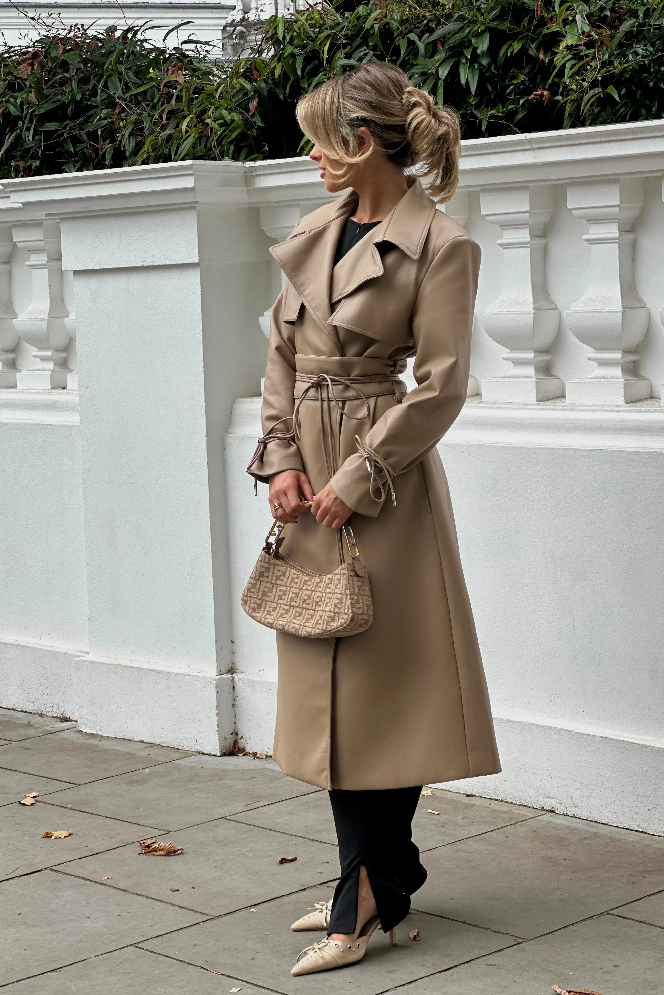 FC SLOANE TRENCH COAT IN CARAMEL