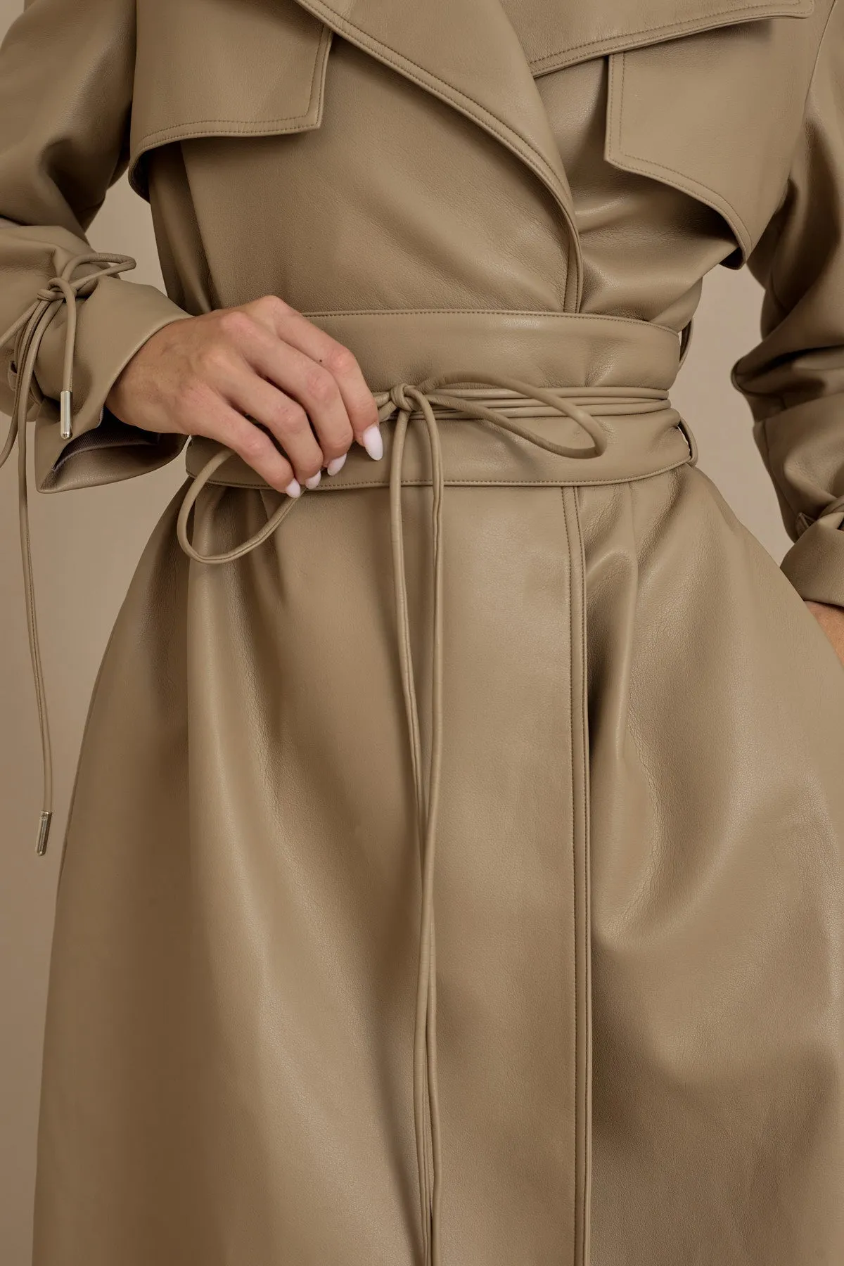 FC SLOANE TRENCH COAT IN CARAMEL