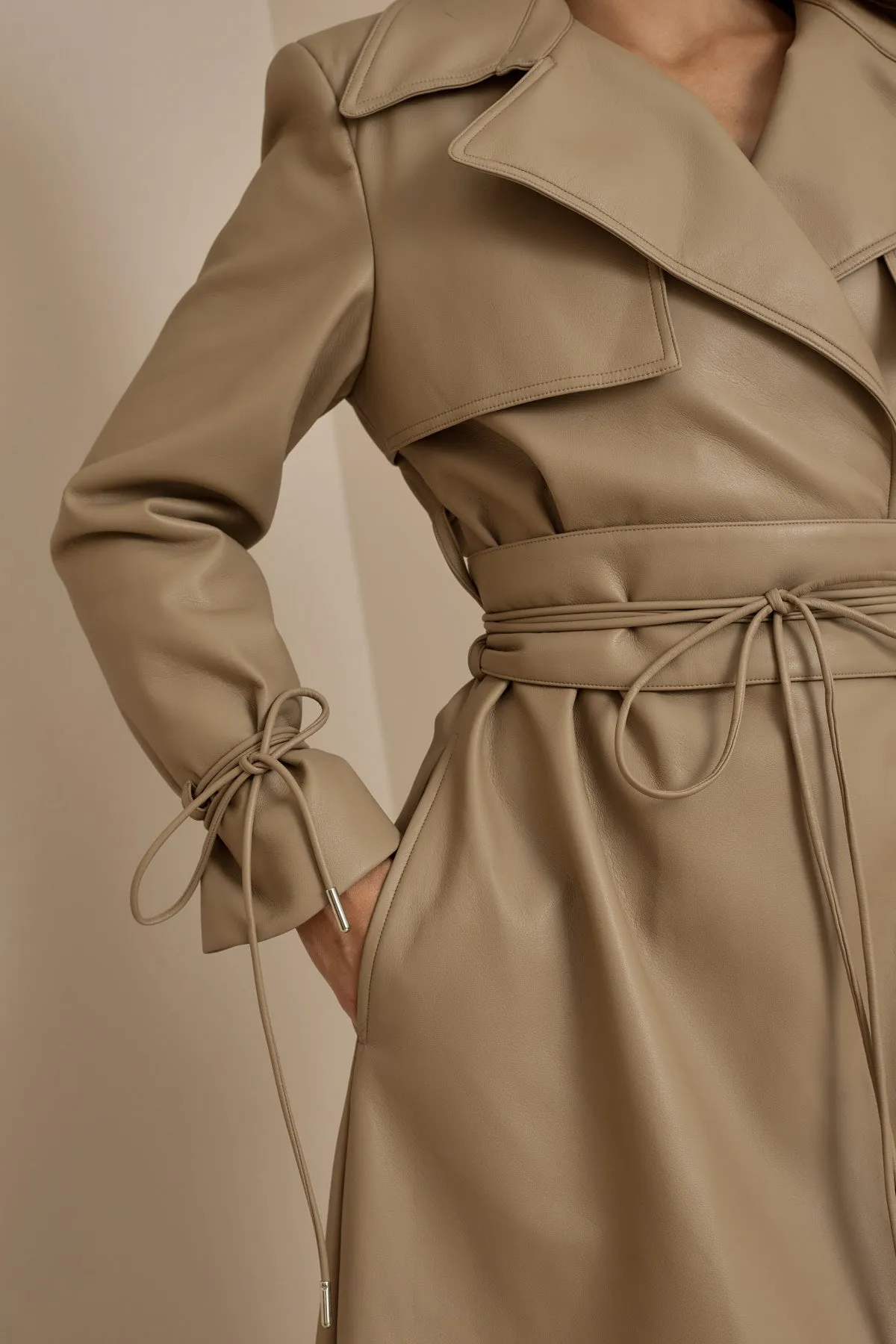 FC SLOANE TRENCH COAT IN CARAMEL