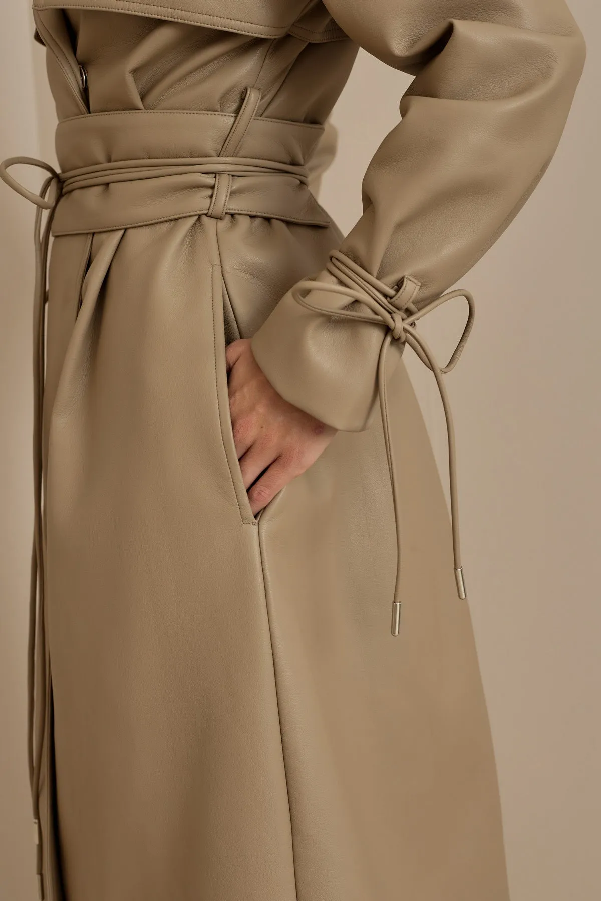 FC SLOANE TRENCH COAT IN CARAMEL